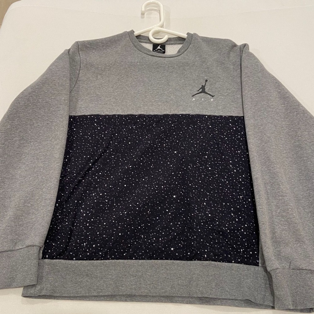 Jordan Men's Gray and Black Sweater